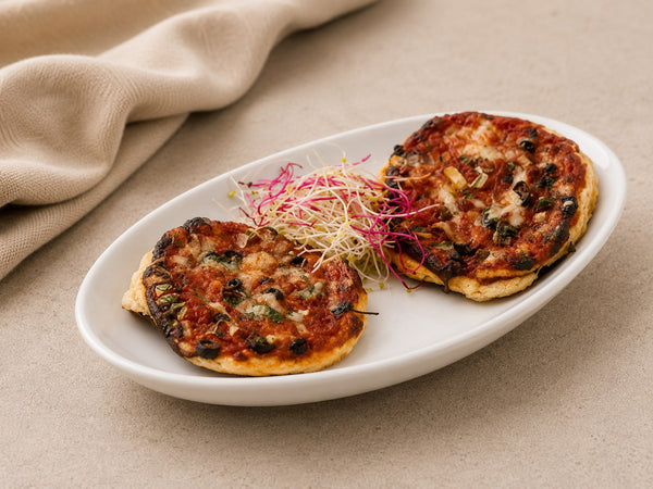 Pizza met saus proteïne