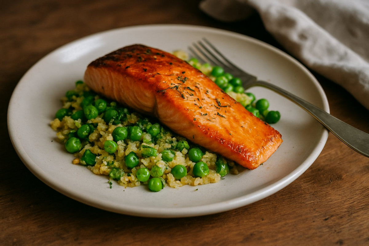 Lachs mit Zitronenquinoa und Zuckererbsen