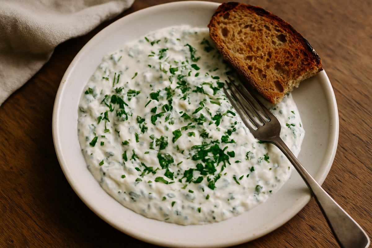 Kwarkdip met verse kruiden en knoflook
