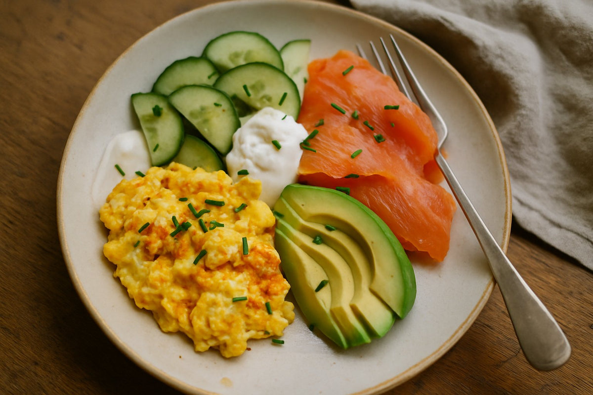 Rührrei-Bowl mit geräuchertem Lachs