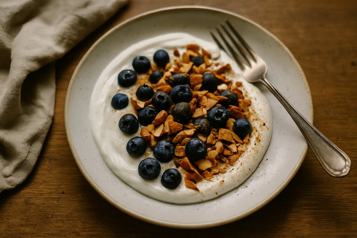 Griekse yoghurt bowl met noten en bessen