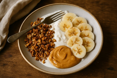 Muesli-bowl met banaan en pindakaas